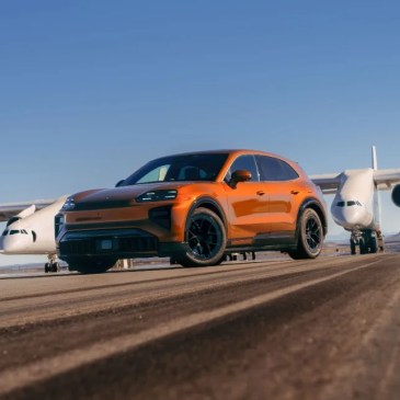 Porsche Cayenne Electric è riuscita a trascinare l'aereo più grande del mondo