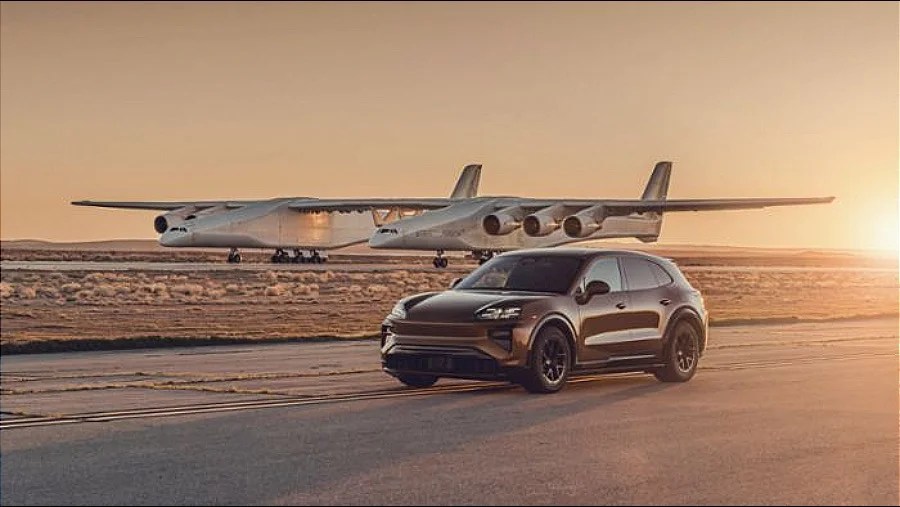 Porsche Cayenne Electric è riuscita a trascinare l'aereo più grande del mondo