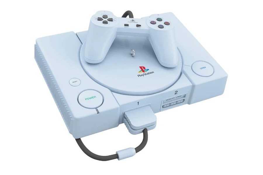 Questa mini PlayStation 1 in realtà è un addobbo di Natale