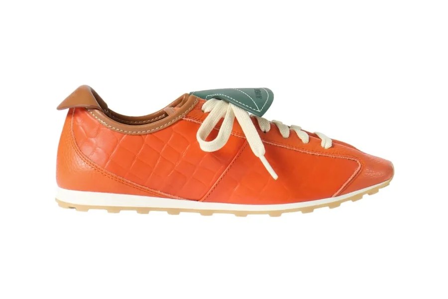 Queste scarpe sembrano a metà fra tennis, golf e calcio anni 30