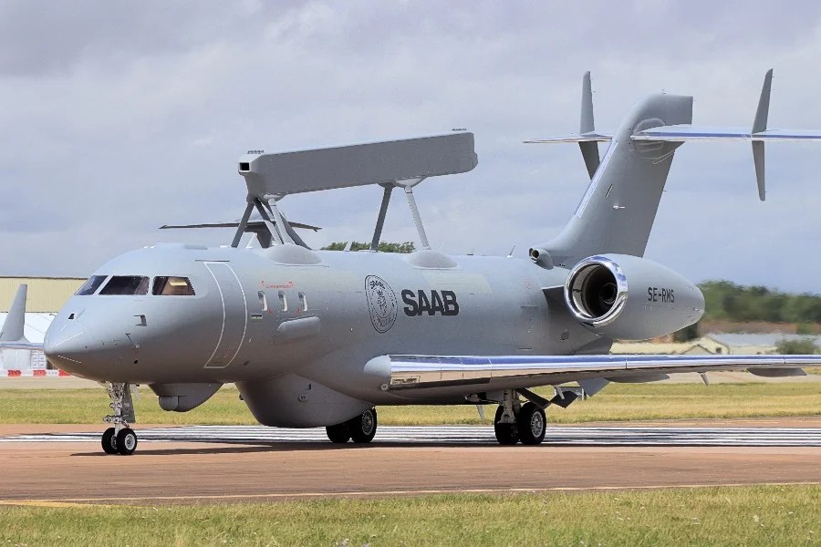 Saab non fa più vetture da un pezzo, ma si è messa a fare jet militari che sembrano jet privati