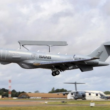Saab non fa più vetture da un pezzo, ma si è messa a fare jet militari che sembrano jet privati