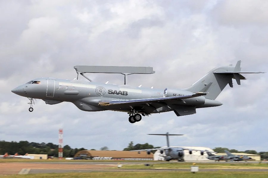 Saab non fa più vetture da un pezzo, ma si è messa a fare jet militari che sembrano jet privati