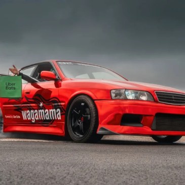 Uber Eats e Wagamama consegnano cibo a Londra in drifting principale