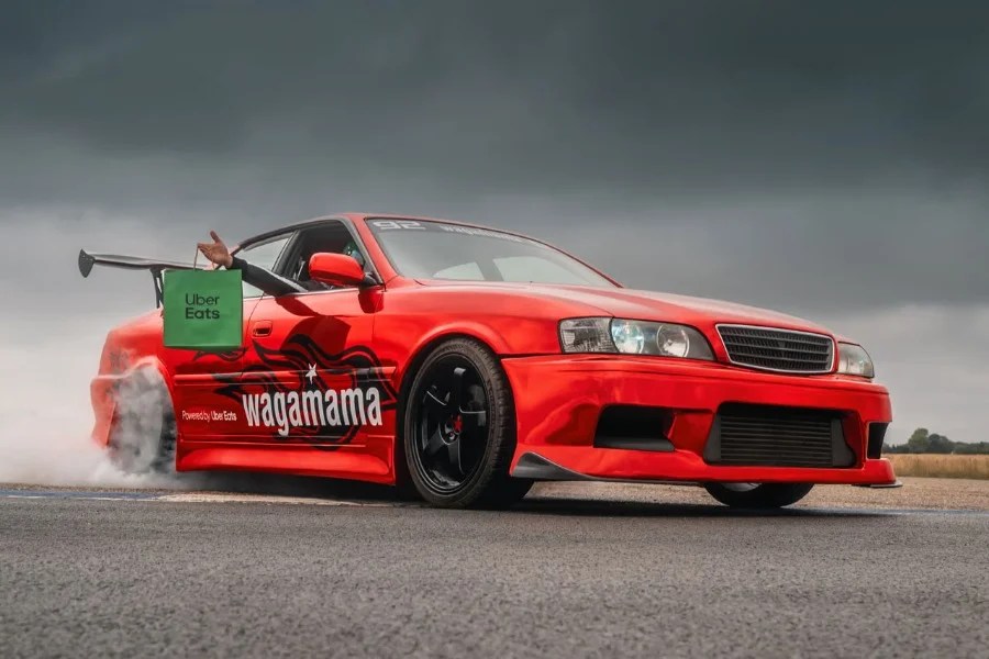 Uber Eats e Wagamama consegnano cibo a Londra in drifting principale