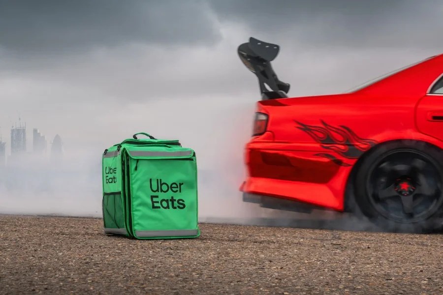 Uber Eats e Wagamama consegnano cibo a Londra in drifting principale