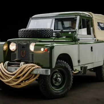 James Bond vi vuol vendere questa Land Rover Series II