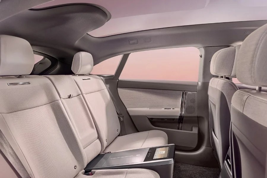 Range Rover si prepara al futuro elettrico con Range Rover GT