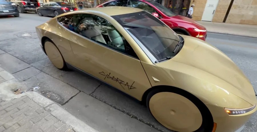 Cybercab al debutto ma Marques Brownlee rilancia: "se arriva entro fine anno mi rado a zero, altrimenti lo fate voi"