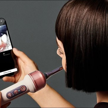 Dyson si inventa lo spazzolino elettrico che 'vede' e pulisce gli spazi interdentali