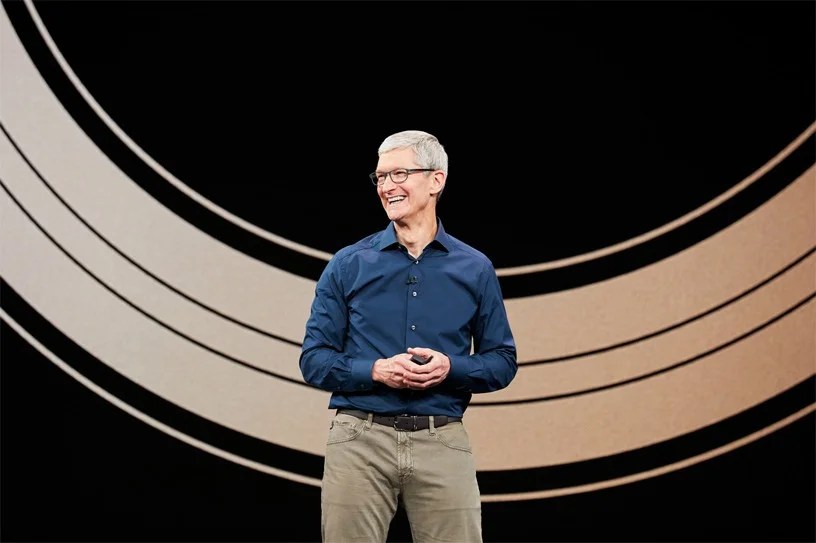 La fine di un'era per Apple: Tim Cook passa il testimone a John Ternus