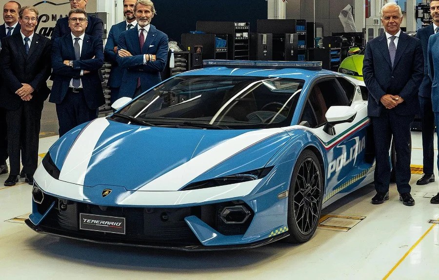 La Polizia di Stato accoglie la nuova Lamborghini Temerario da 920 CV