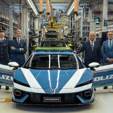 La Polizia di Stato accoglie la nuova Lamborghini Temerario da 920 CV
