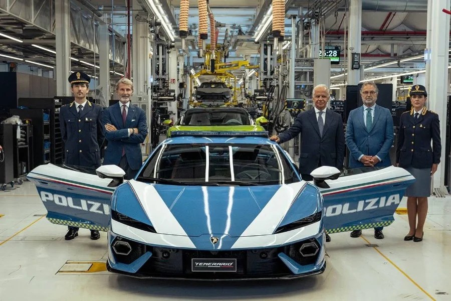 La Polizia di Stato accoglie la nuova Lamborghini Temerario da 920 CV