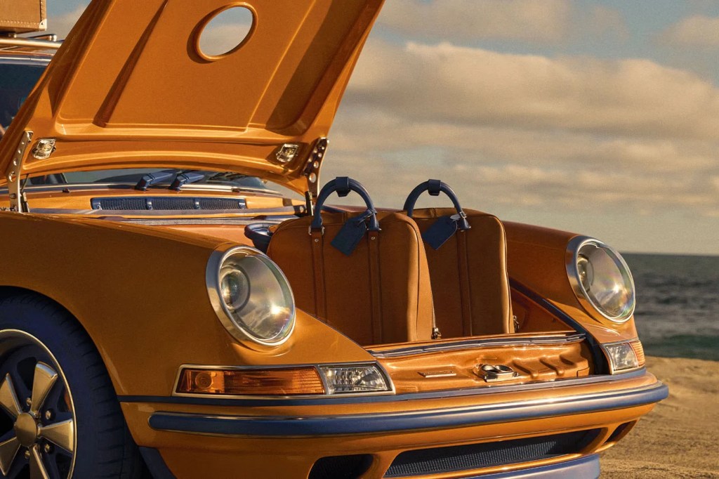Louis Vuitton si è messa a fare auto con Porsche e Singer