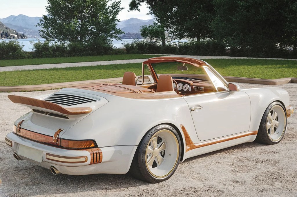 Louis Vuitton si è messa a fare auto con Porsche e Singer
