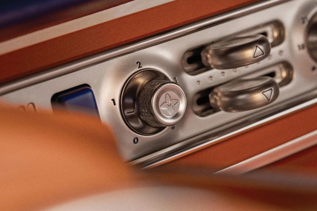 Louis Vuitton si è messa a fare auto con Porsche e Singer