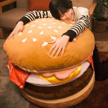 McDonald's Giappone ha creato un peluche largo ben 70 centimetri