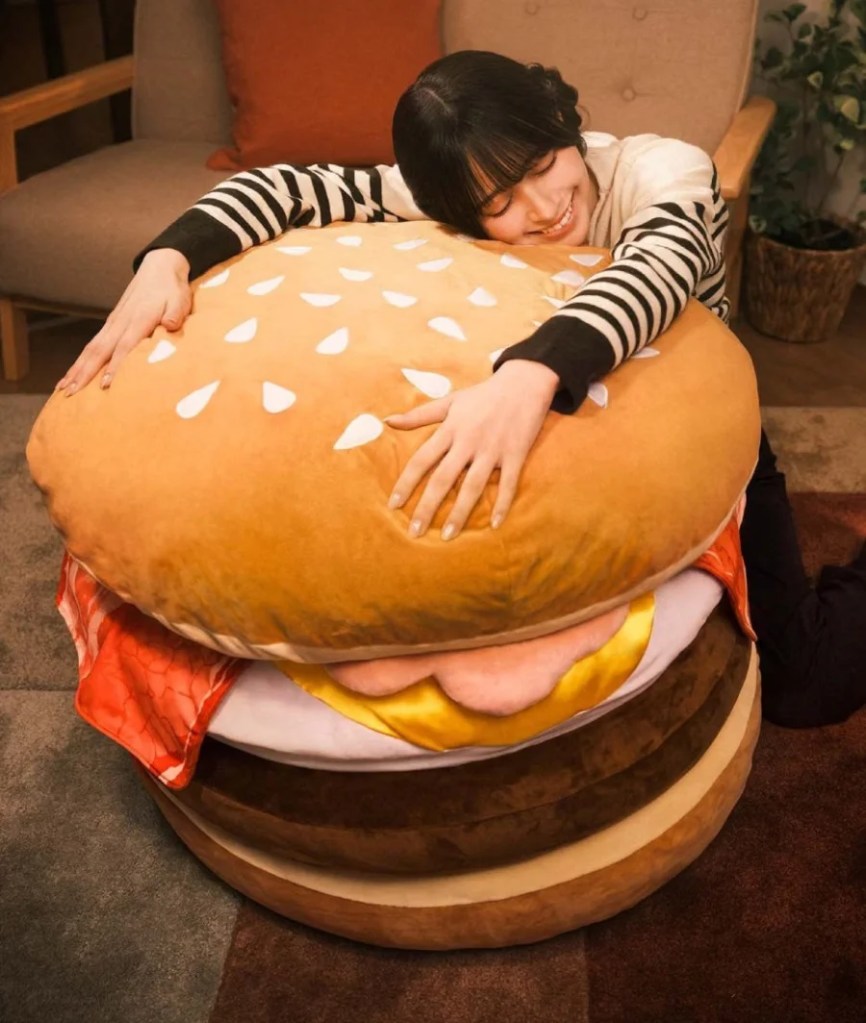 McDonald's Giappone ha creato un peluche largo ben 70 centimetri