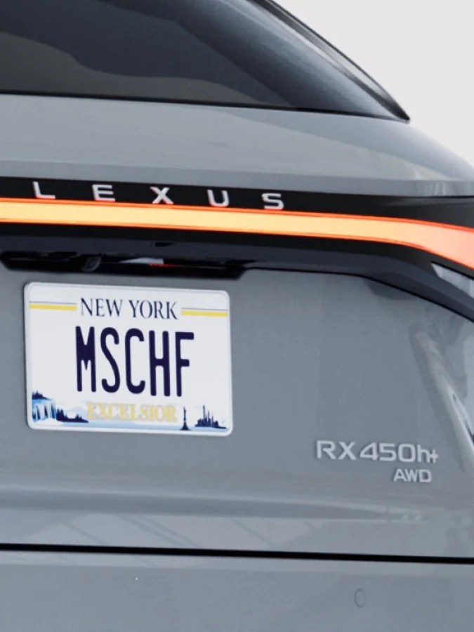 MSCHF ha 'arrovellato' due Lexus per una mostra a New York