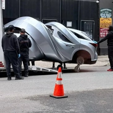 MSCHF ha 'arrovellato' due Lexus per una mostra a New York