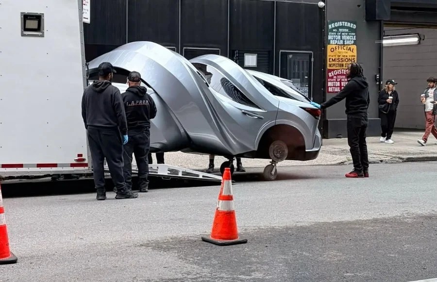 MSCHF ha 'arrovellato' due Lexus per una mostra a New York