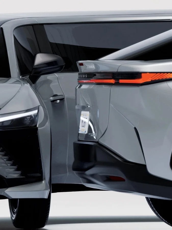MSCHF ha 'arrovellato' due Lexus per una mostra a New York