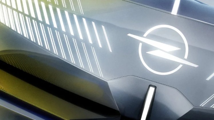 Opel svela la prossima concept, la station wagon STX