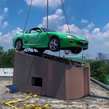 Questa Toyota Supra ha passato 20 anni sul tetto di una concessionaria