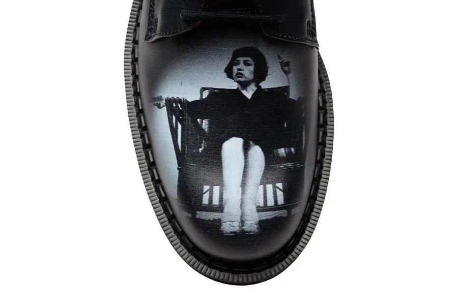 Queste scarpe hanno dei ritratti sulla tomaia ma costano un occhio