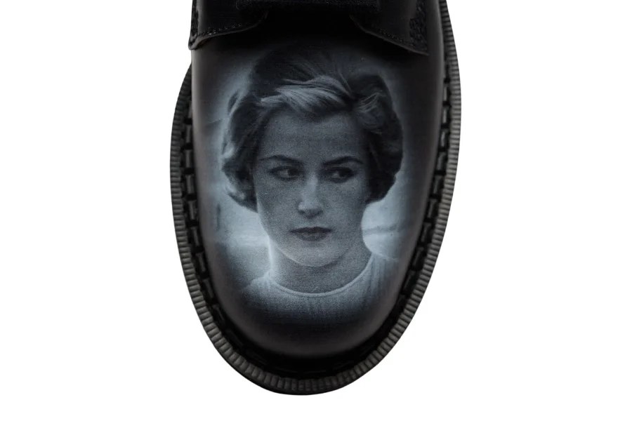 Queste scarpe hanno dei ritratti sulla tomaia ma costano un occhio