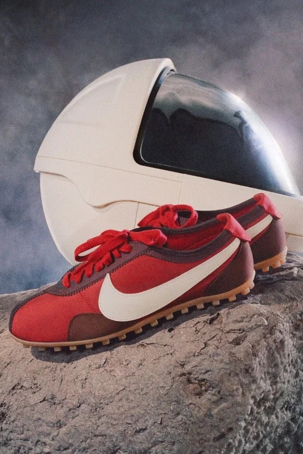 Nike rilancia la Moon Shoe con la star k-pop LISA