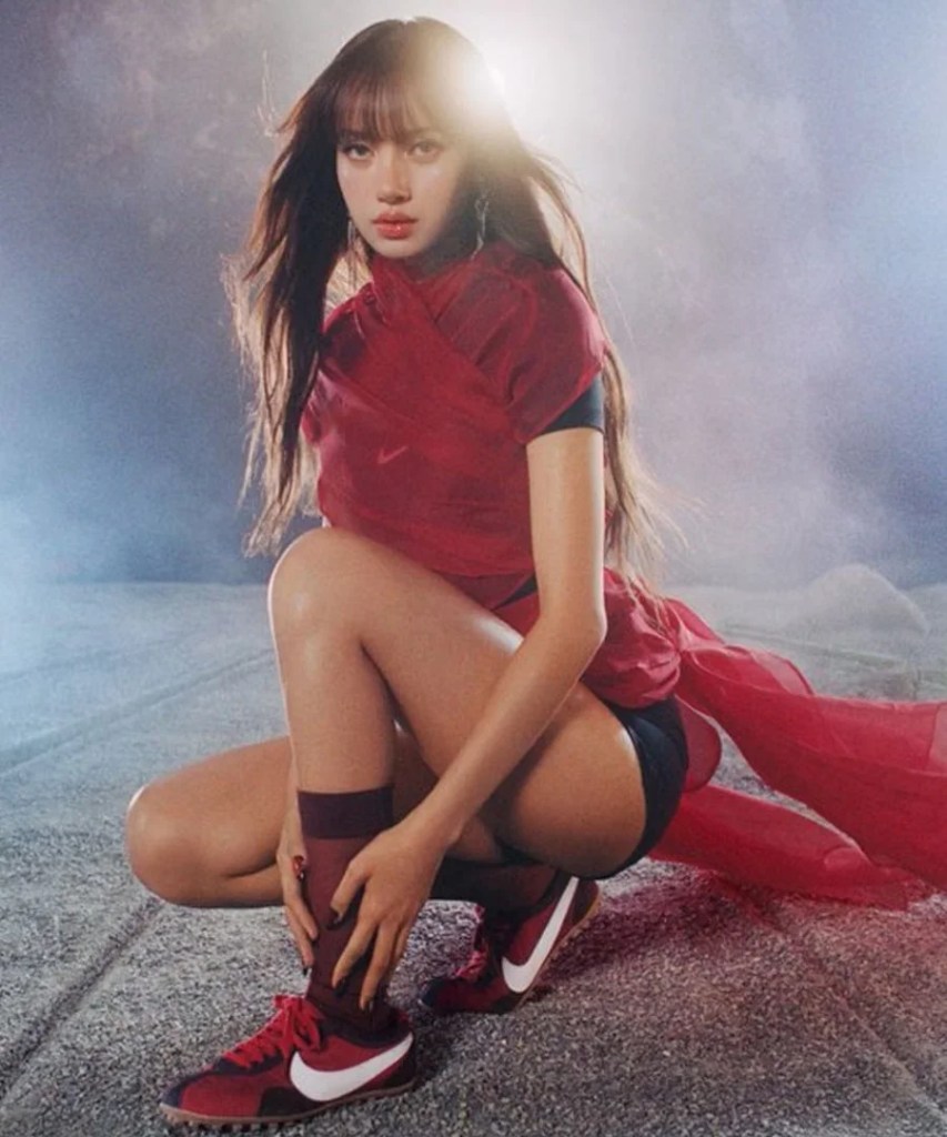 Nike rilancia la Moon Shoe con la star k-pop LISA