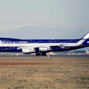 Quando Alitalia trasformò un Boeing 747 in una gigantesca scatola di cioccolatini Baci Perugina