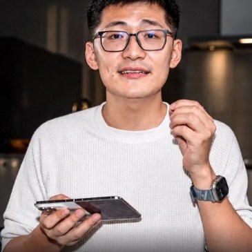 Questo YouTuber ha piegato iPhone Duo 10.000 volte nel tentativo di romperlo 1