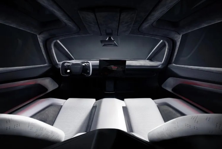 Il motivo per cui Tesla ha presentato un'auto ai limiti dell'inutilizzabile