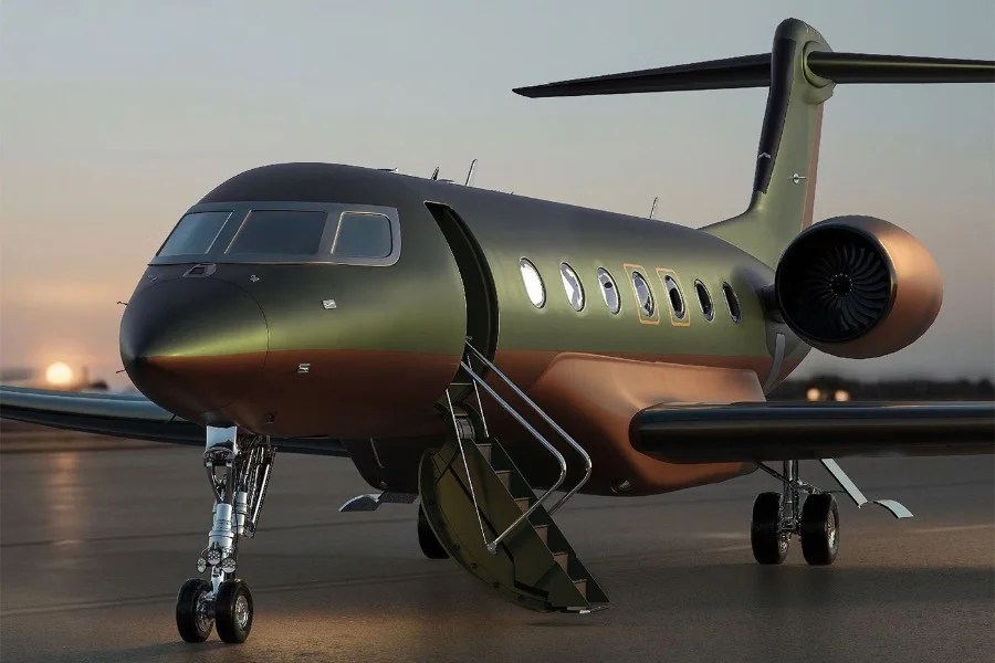 Stilista giapponese che ha collaborato con Virgil Abloh ha disegnato un jet privato che puoi 'co-acquistare' in volo
