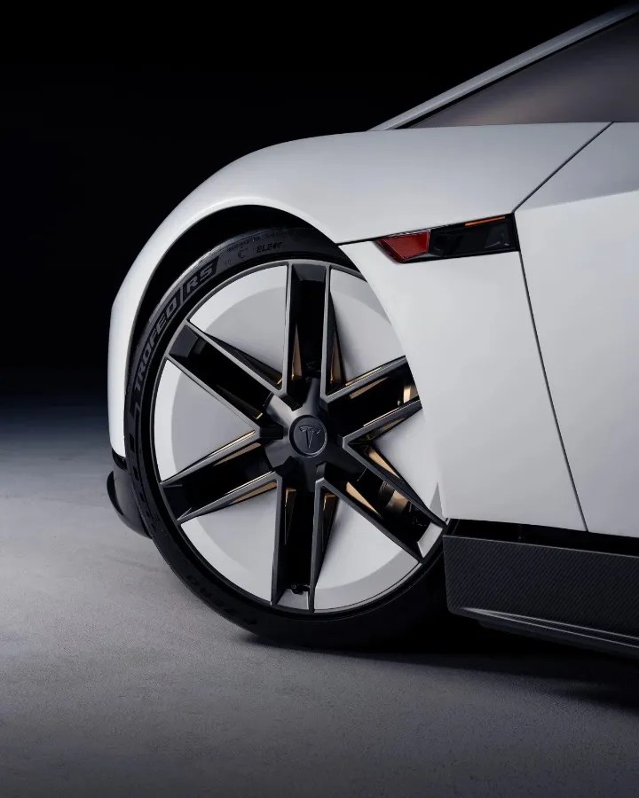 Tesla Roadster è qui dopo 9 anni d’attesa e queste sono le cose cambiate rispetto al 2017