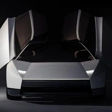 Tesla Roadster è qui dopo 9 anni d’attesa e queste sono le cose cambiate rispetto al 2017